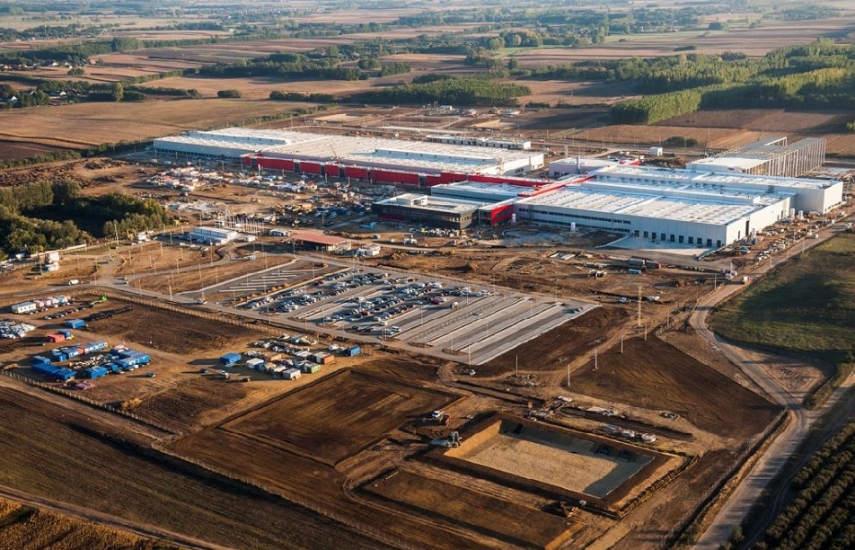 Játék elem gyár - 300.000 m2 ipari padló